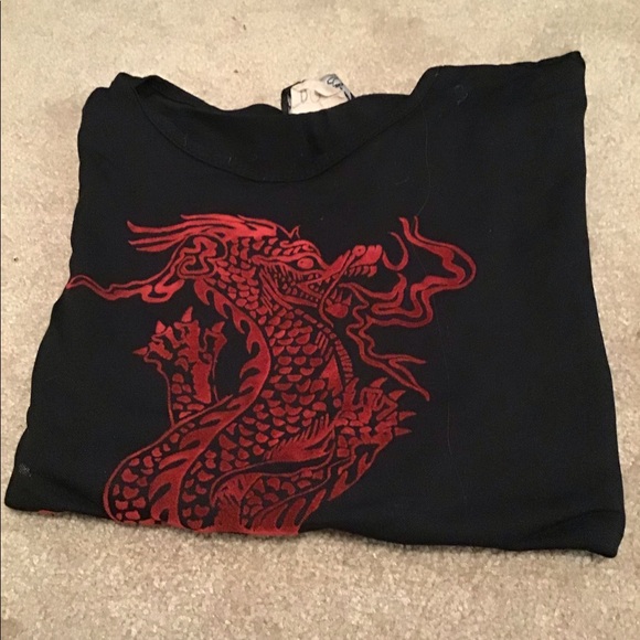 BLACK AND RED DRAGON T SHIRT - Picture 3 of 3
